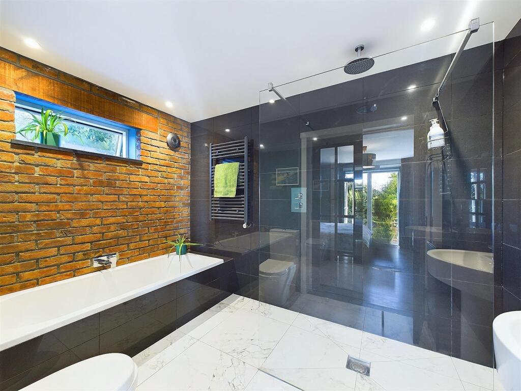 Master En-Suite.