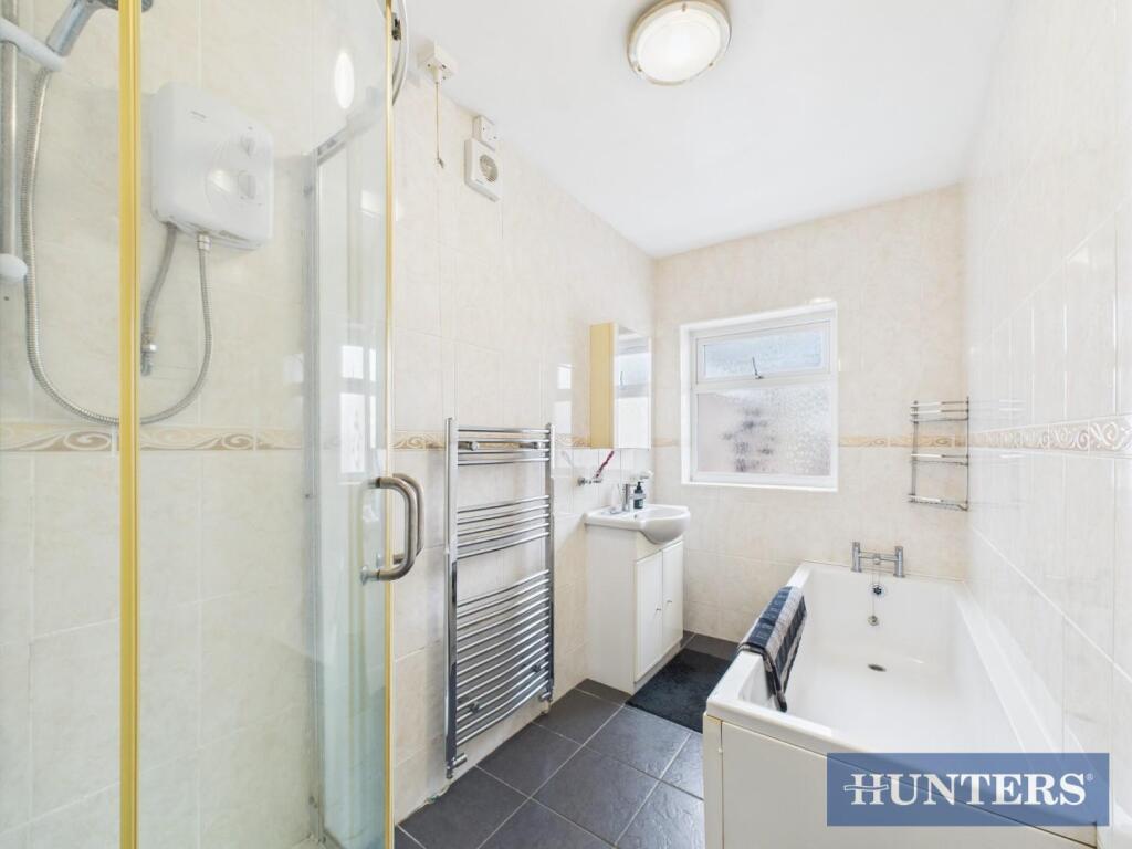 GROUND FLOOR BATHROOM