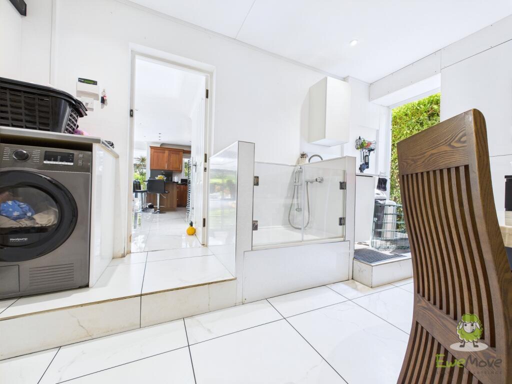 CAM01543G0-PR0141-STILL058