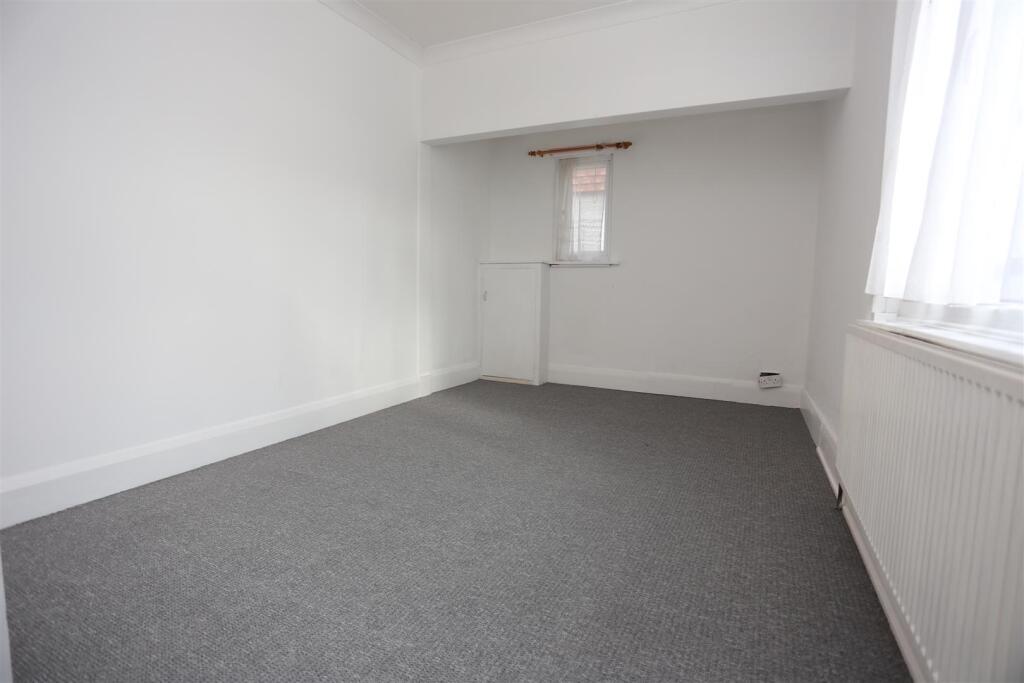 23 Riverside bed1.JPG