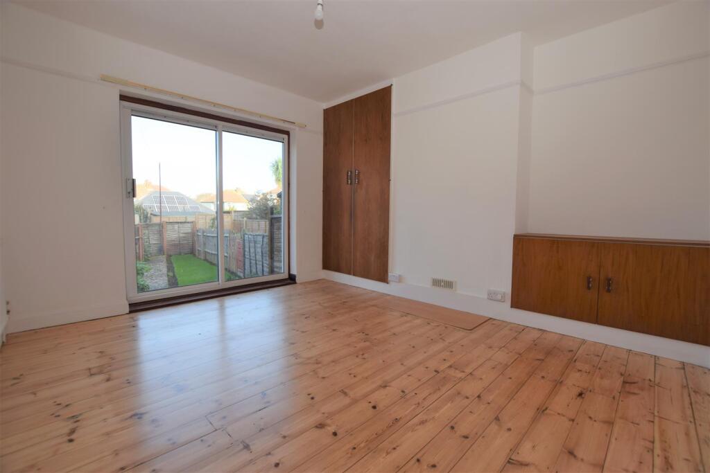 DINING ROOM.jpg