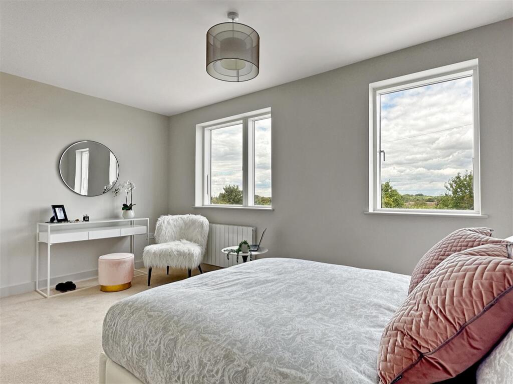 Bedroom 1 (2)