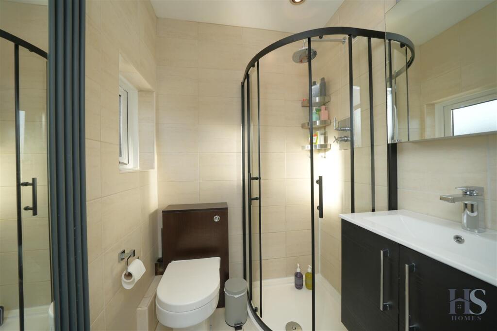Bathroom3.jpg