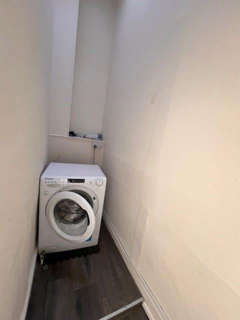 Flat 5 washing machine room.jpg