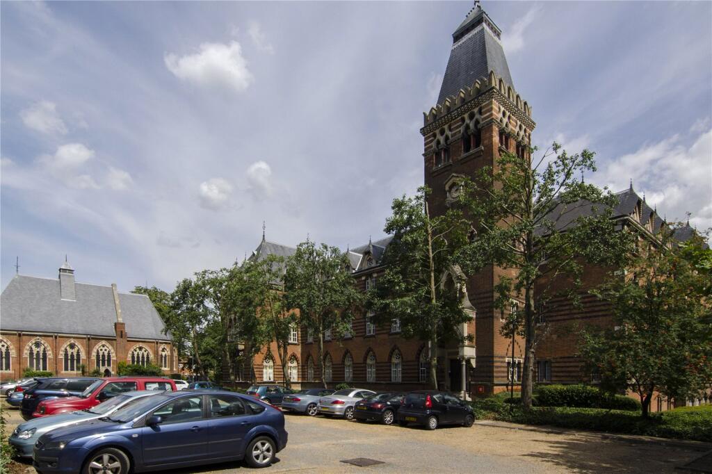 Exterior/Car Park