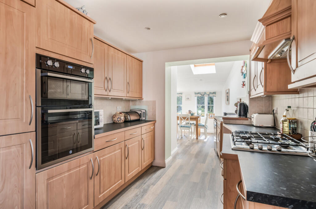 1328168-13-6899d5...