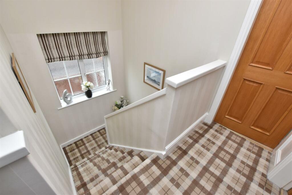 FIRST FLOOR LANDING