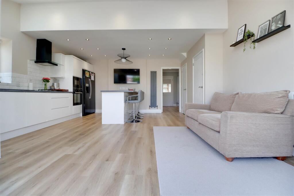 108 ELDER AVENUE-11.jpg