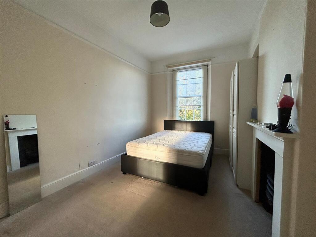 Bedroom (2).jpg