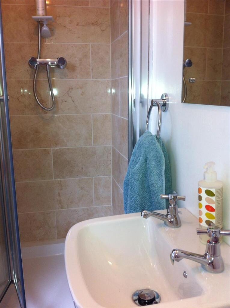 Flat4_Bathroom.JPG
