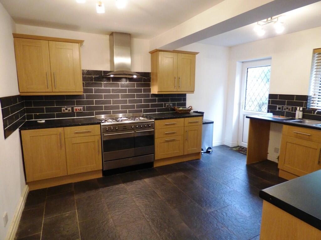KITCHEN/BREAKFAST