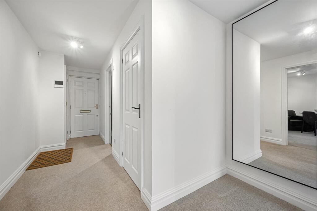 Saxton Mee 7 Holme Court 0003.jpg