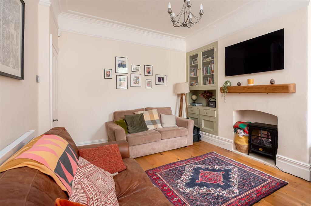 FAMILY OR DINING ROOM