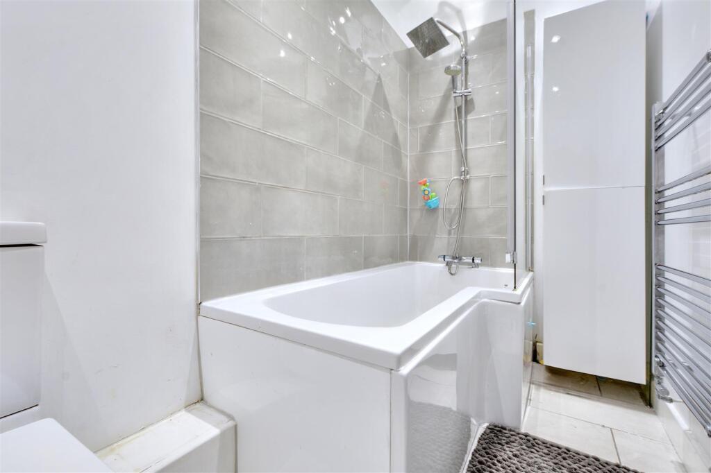 Bathroom_3.jpeg