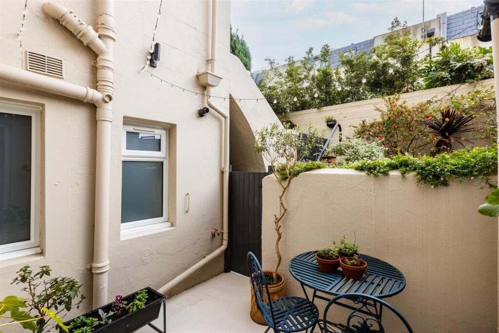 21E St Aubyns-18.jpg
