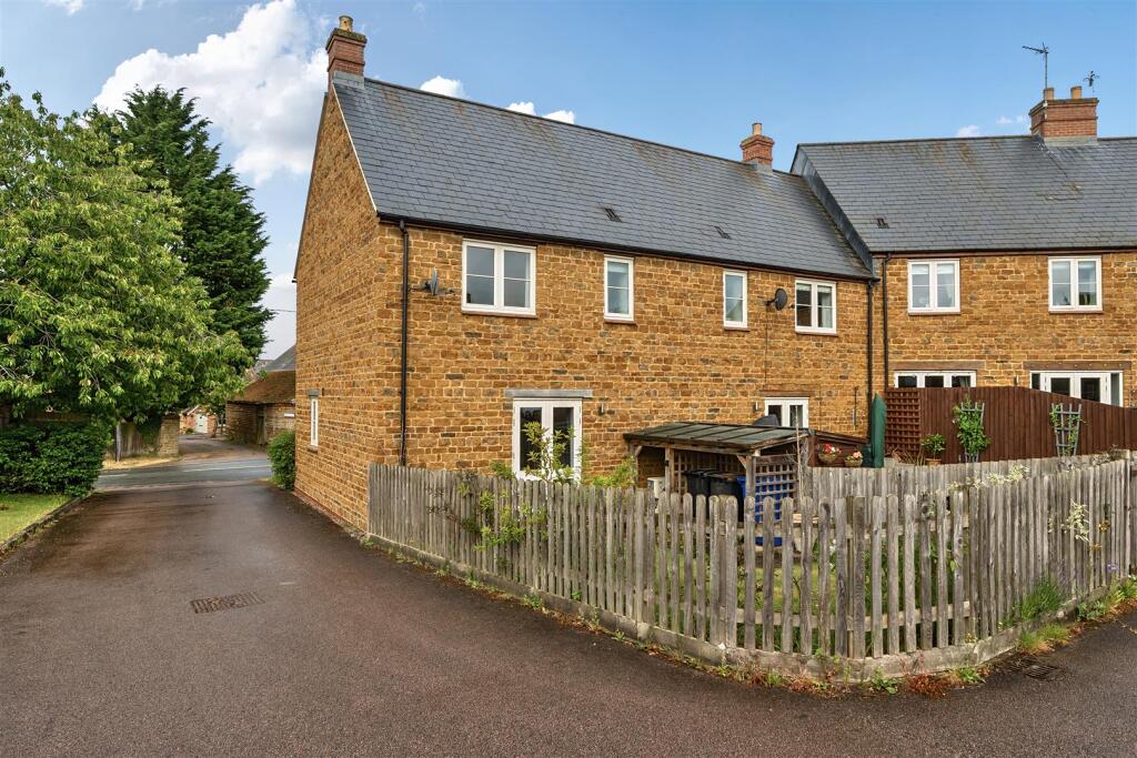 Gildene Cottage, 1 Canons Ashby Road, Moreton Pink