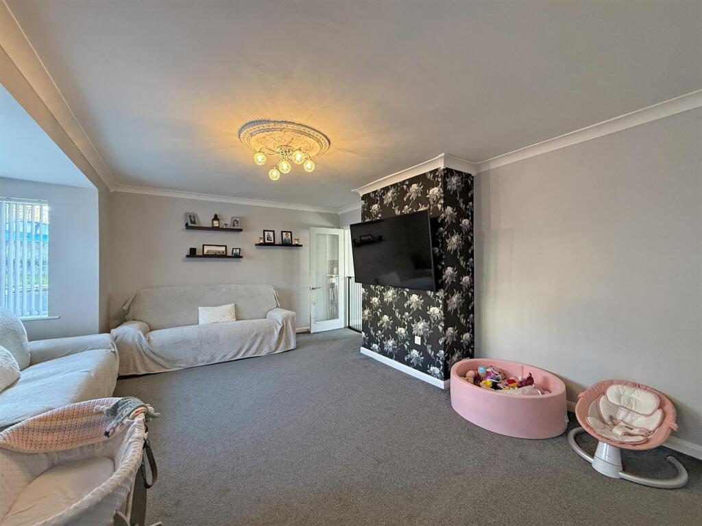 Dryburgh Crescent 22 - Lounge FRONT PAGE.jpg