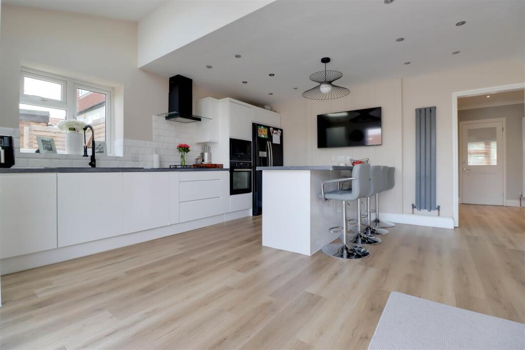 108 ELDER AVENUE-9.jpg