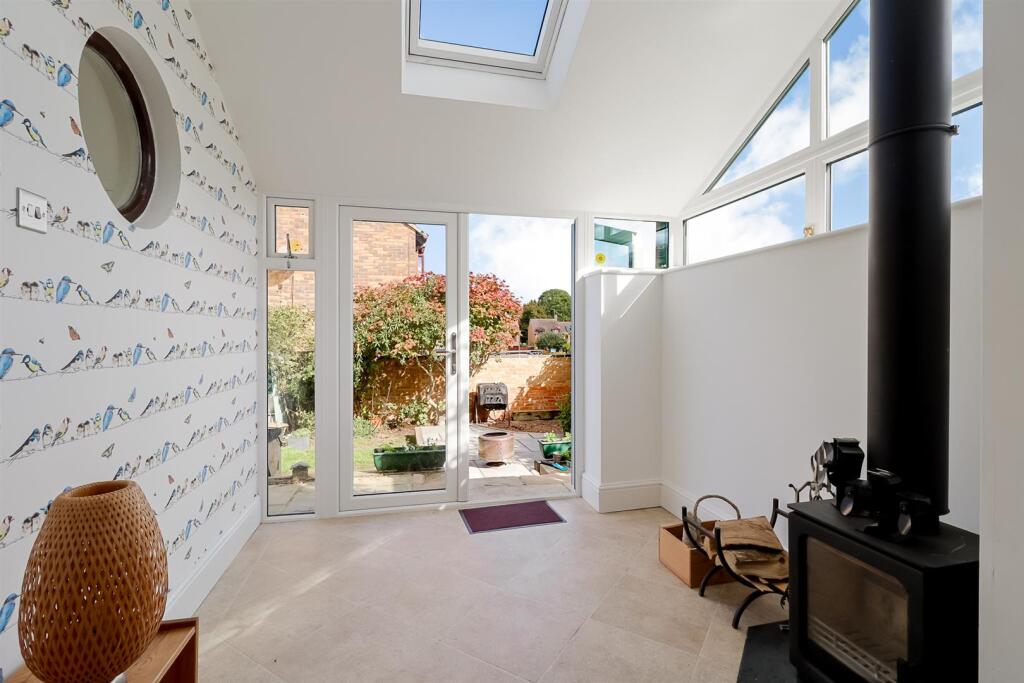 4-bed-house-prestbury (19).jpg