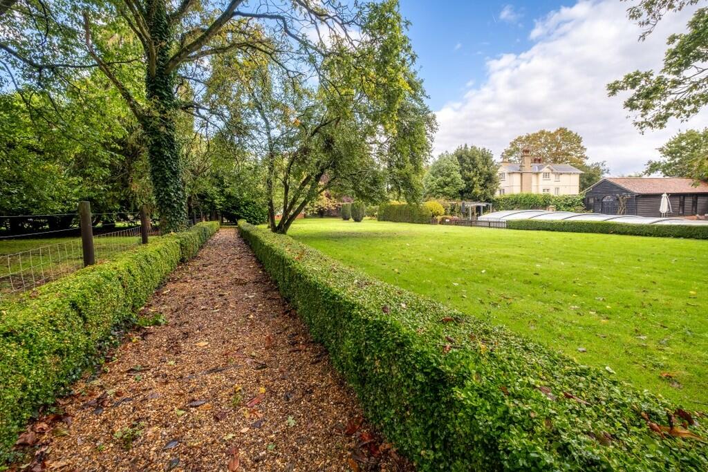 Hacheston Lodge -...