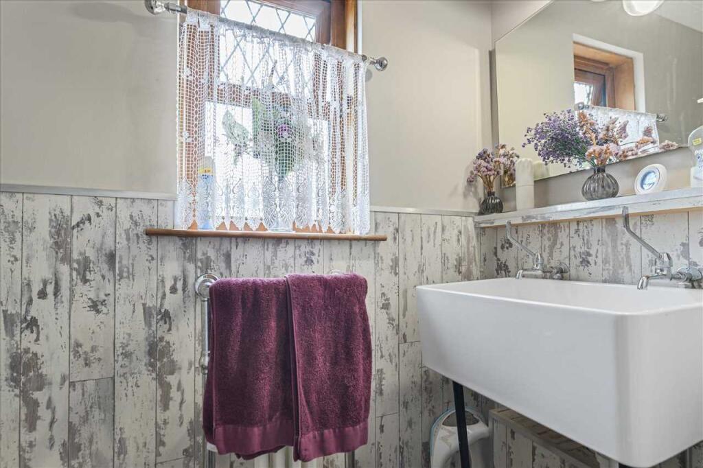 Lower Level WC (2)