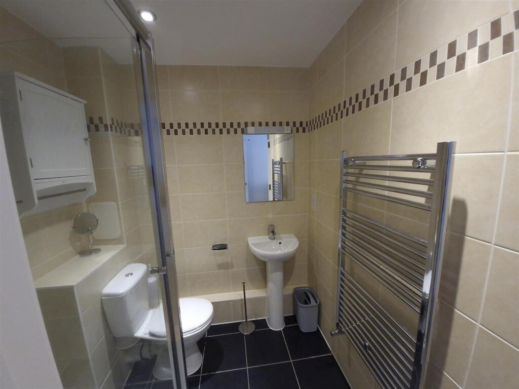 En-Suite Bathroom