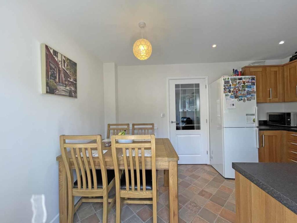 Cobham Close 49 - Dining Area.jpg