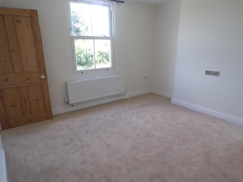 126MS-dining room-2.JPG
