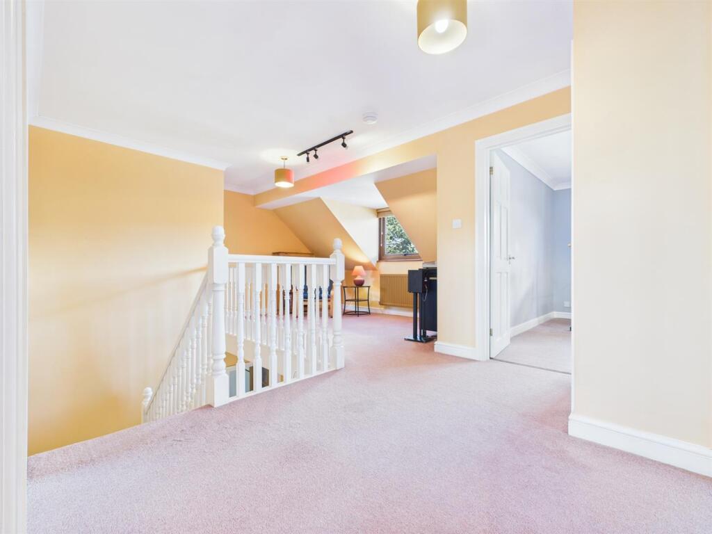 Landing &amp; seating area