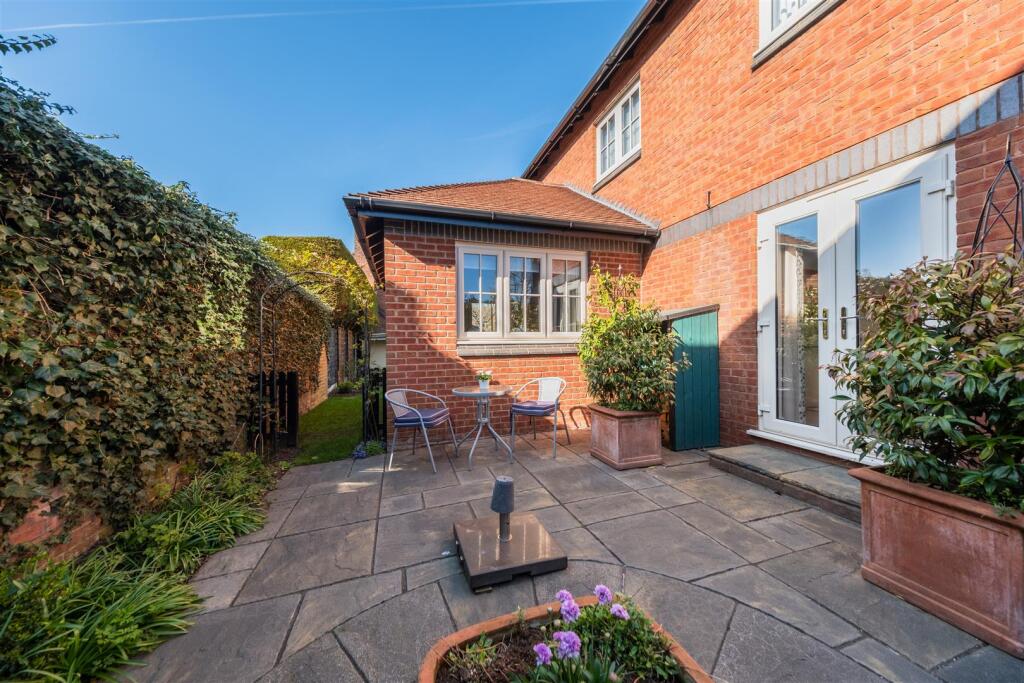 14 St John's Way-058.jpg