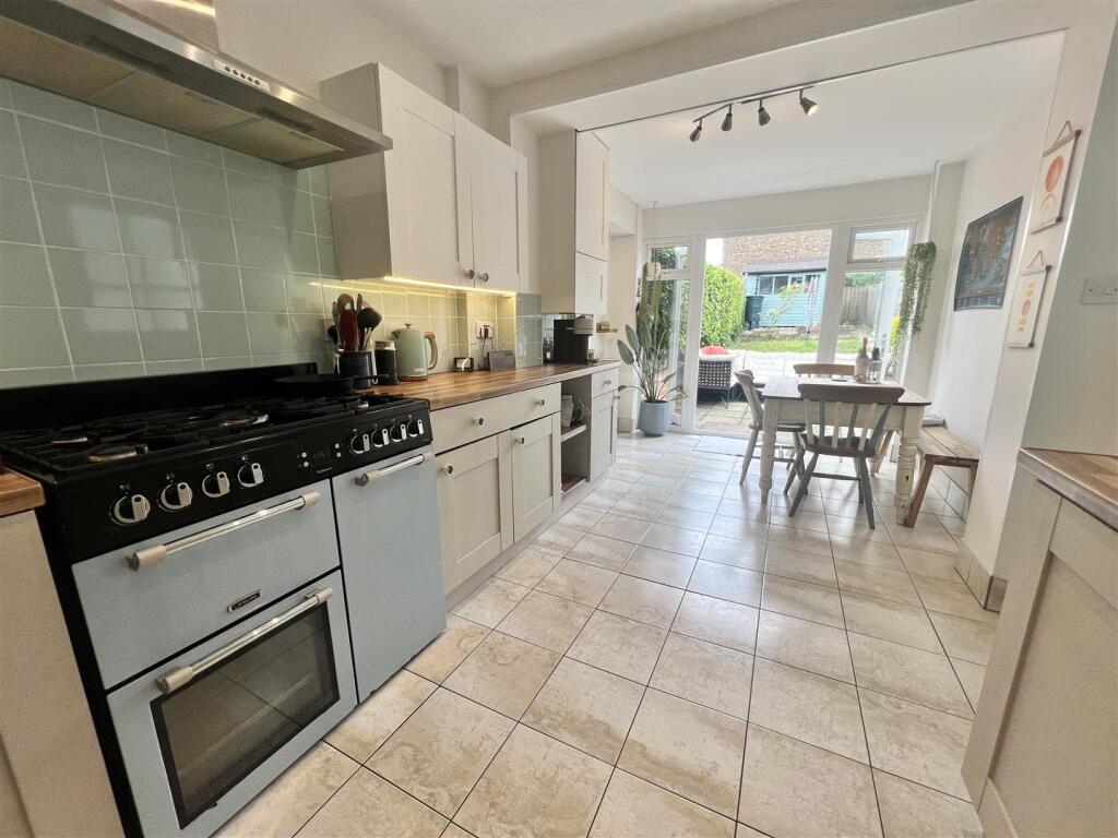 Kitchen/dining