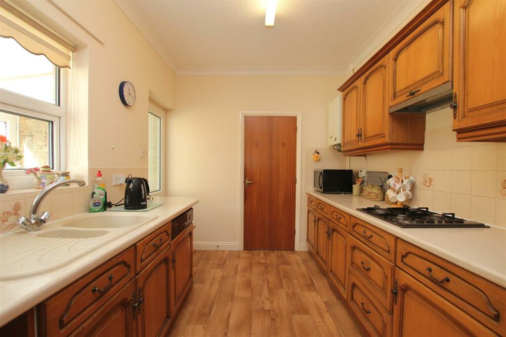 23 Ely Road kitchen 1.JPG