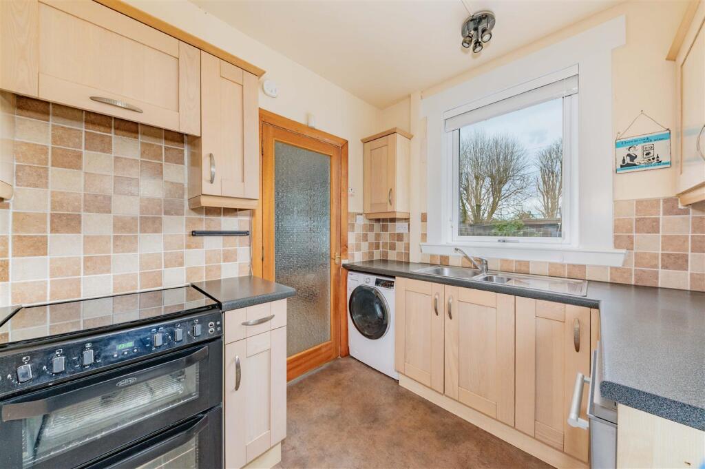 6 Clarence Road Dundee-17.JPG