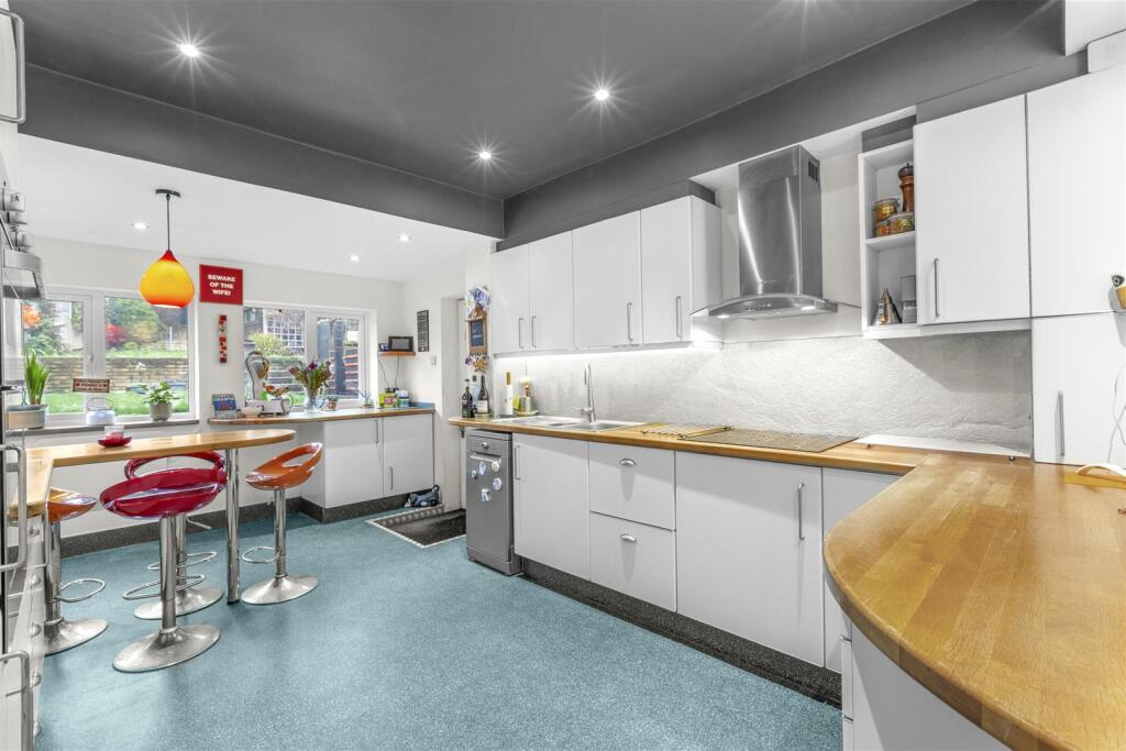 61 Southfield Rd, HP13 5JZ-8.jpg