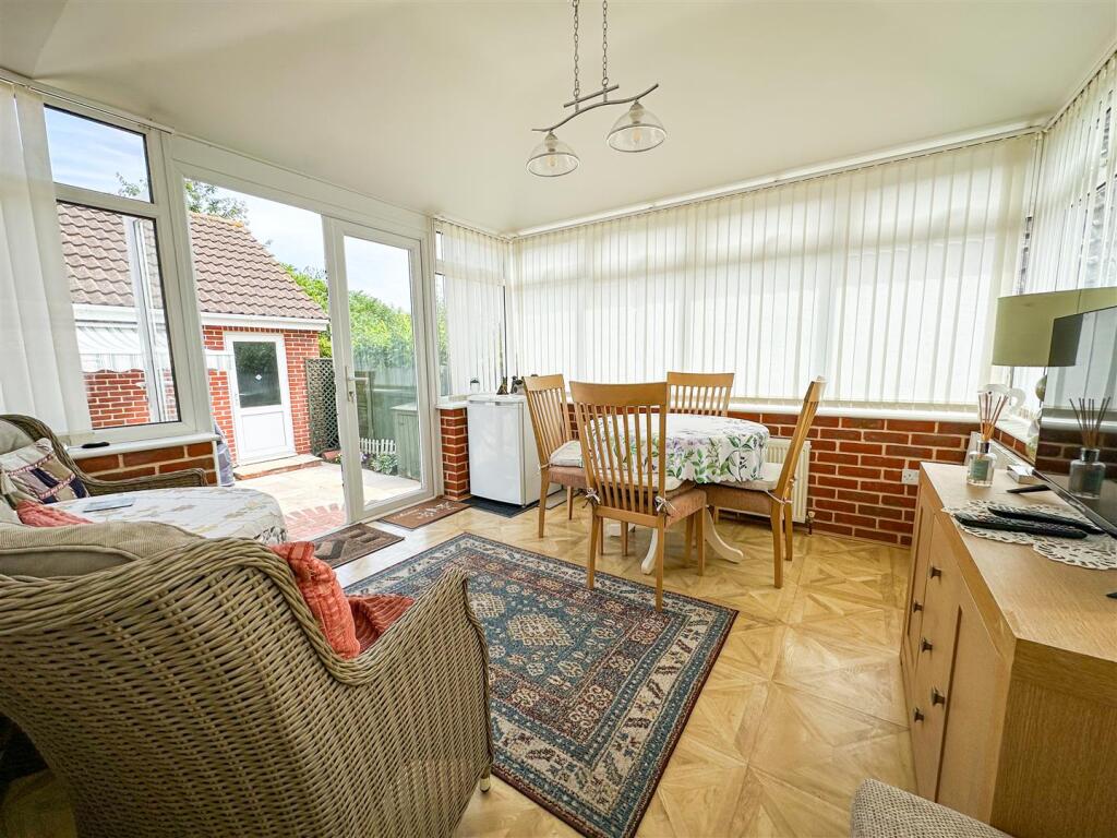 SUN ROOM/DINING ROOM