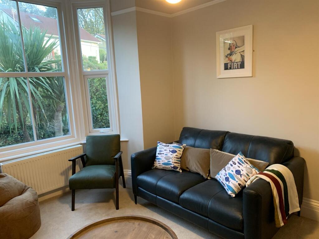 Lounge2.JPEG