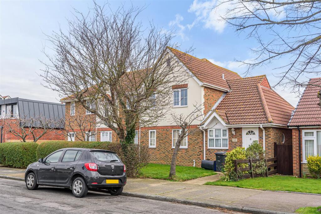 Cherry Tree Court, Pier Avenue