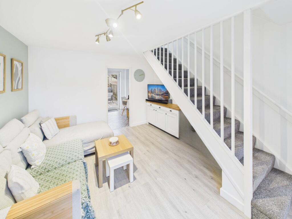 CAM02093G0-PR0062-STILL002