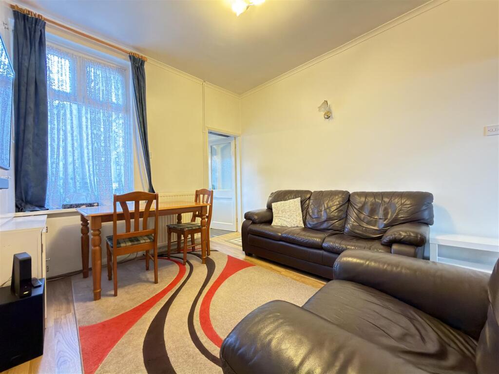 SITTING ROOM