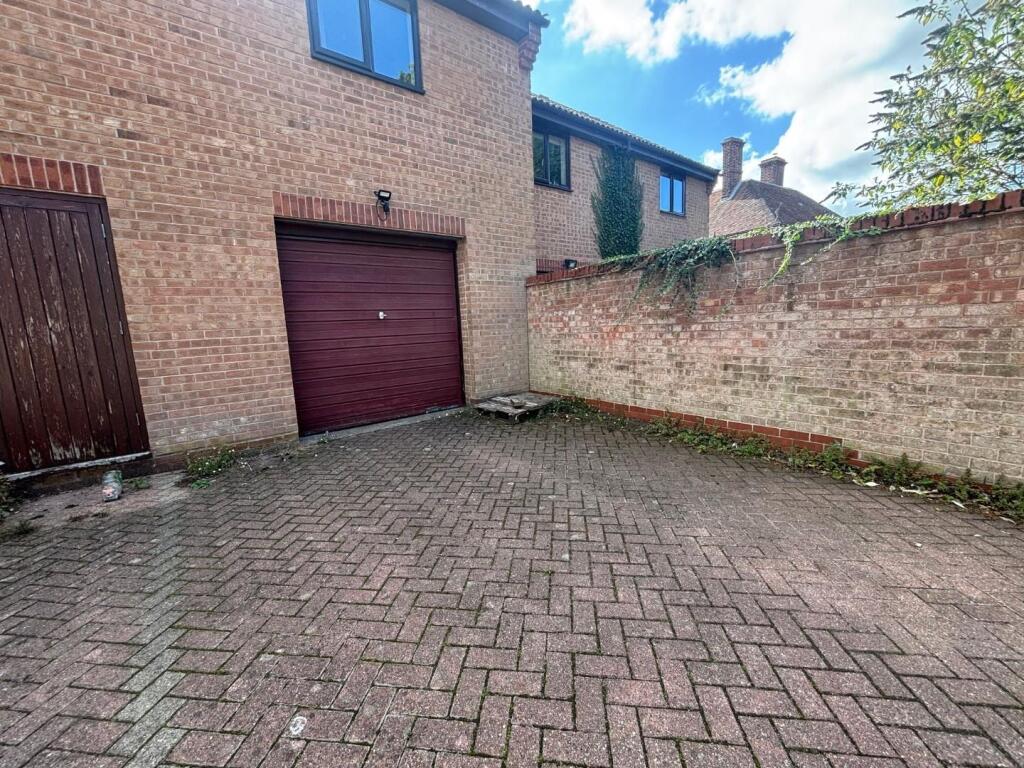 Garage &amp; Parking