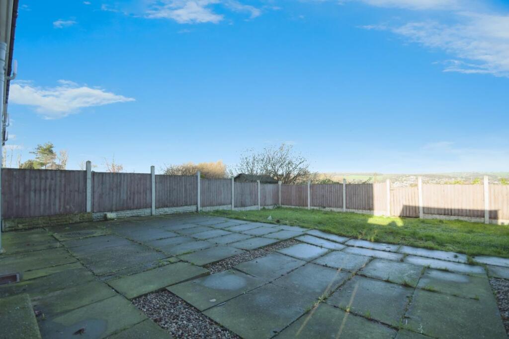 REAR GARDEN 01.jpg