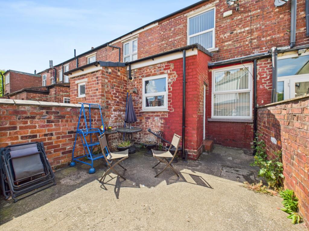 CAM03729G0-PR0045-STILL012