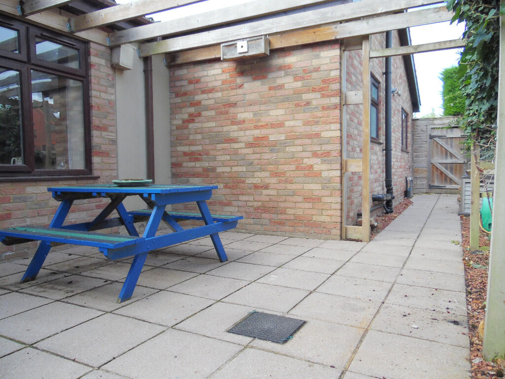 SIDE/ REAR GARDEN