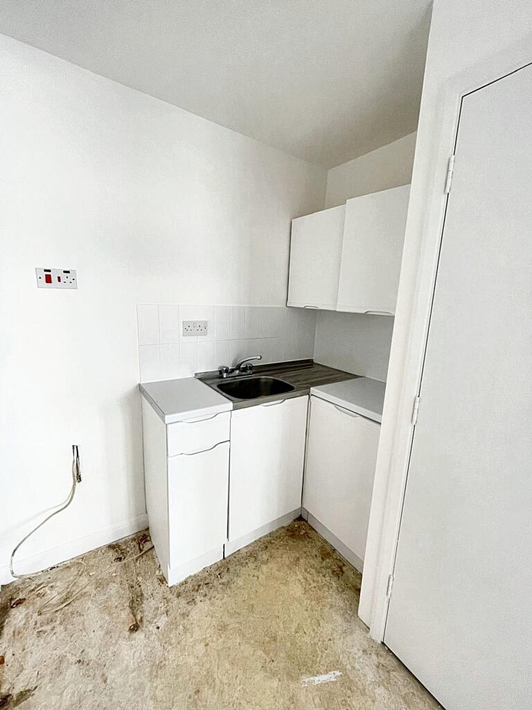 Open Planned Living, Bedroom and Kitchen