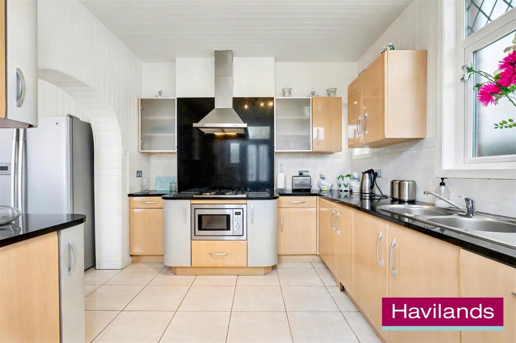 Woodland Way N21 3PY-17.jpg