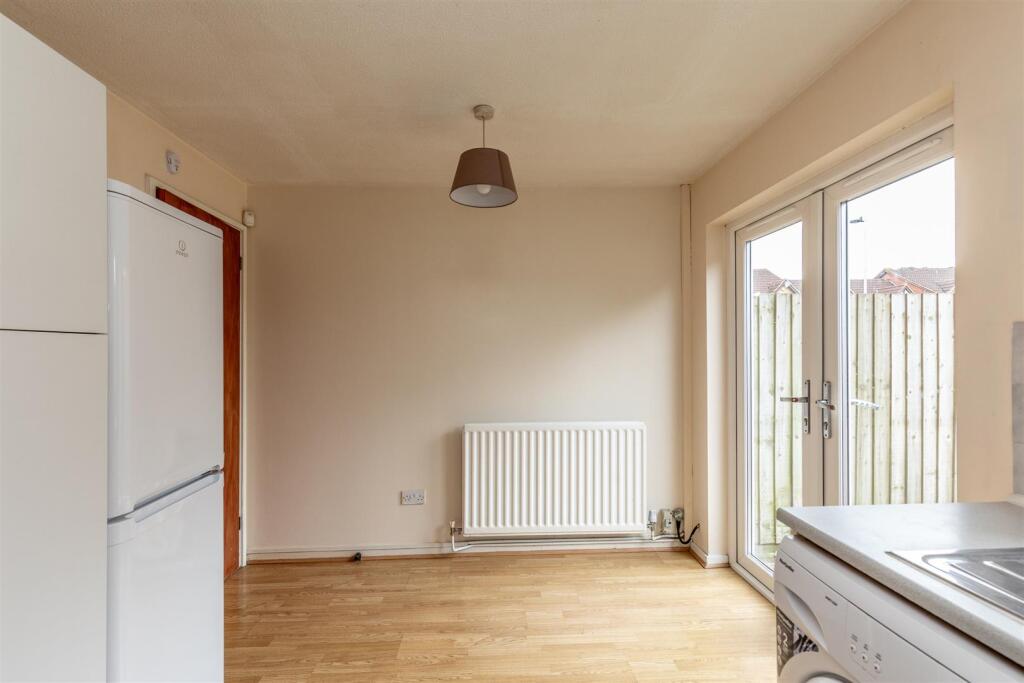 Burden Close, Bradley Stoke Kitchen 4.jpg
