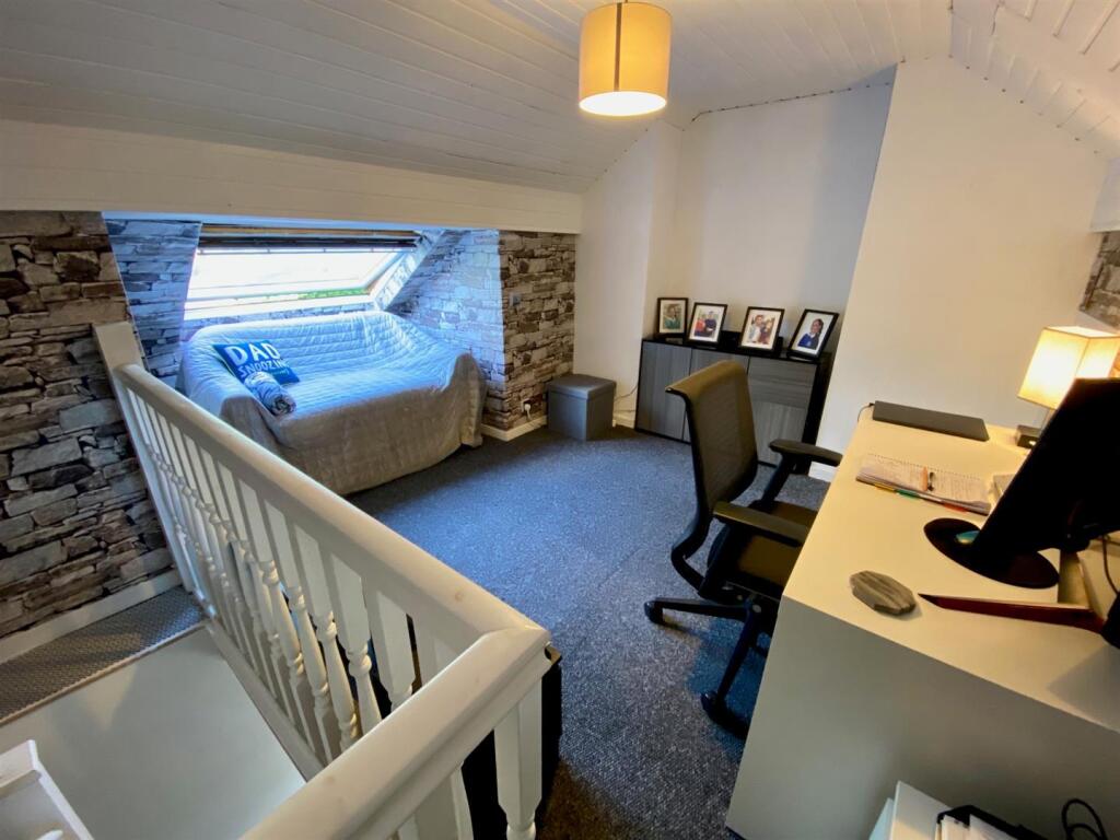 attic room - no building regs so not a bedroom.jpg