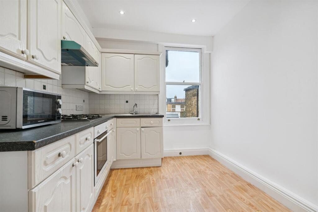 FFF 33 Himley Road SW17  kitchen 1.jpg