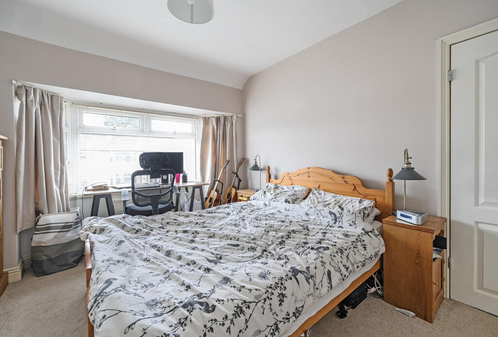 1313449-7-685a6e2...