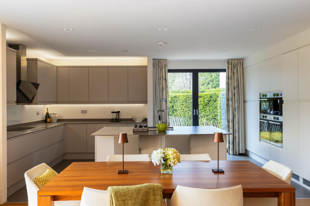 Kitchen-diner close